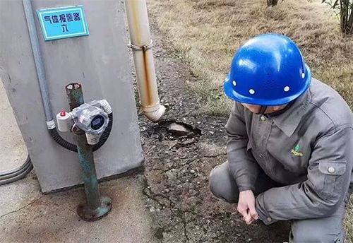﮵ж